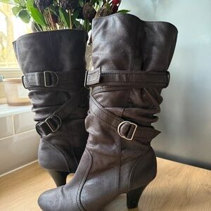 Elegant Dark Brown Heeled Boots